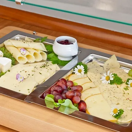 Bed & Breakfast Allgovia Garni 4*